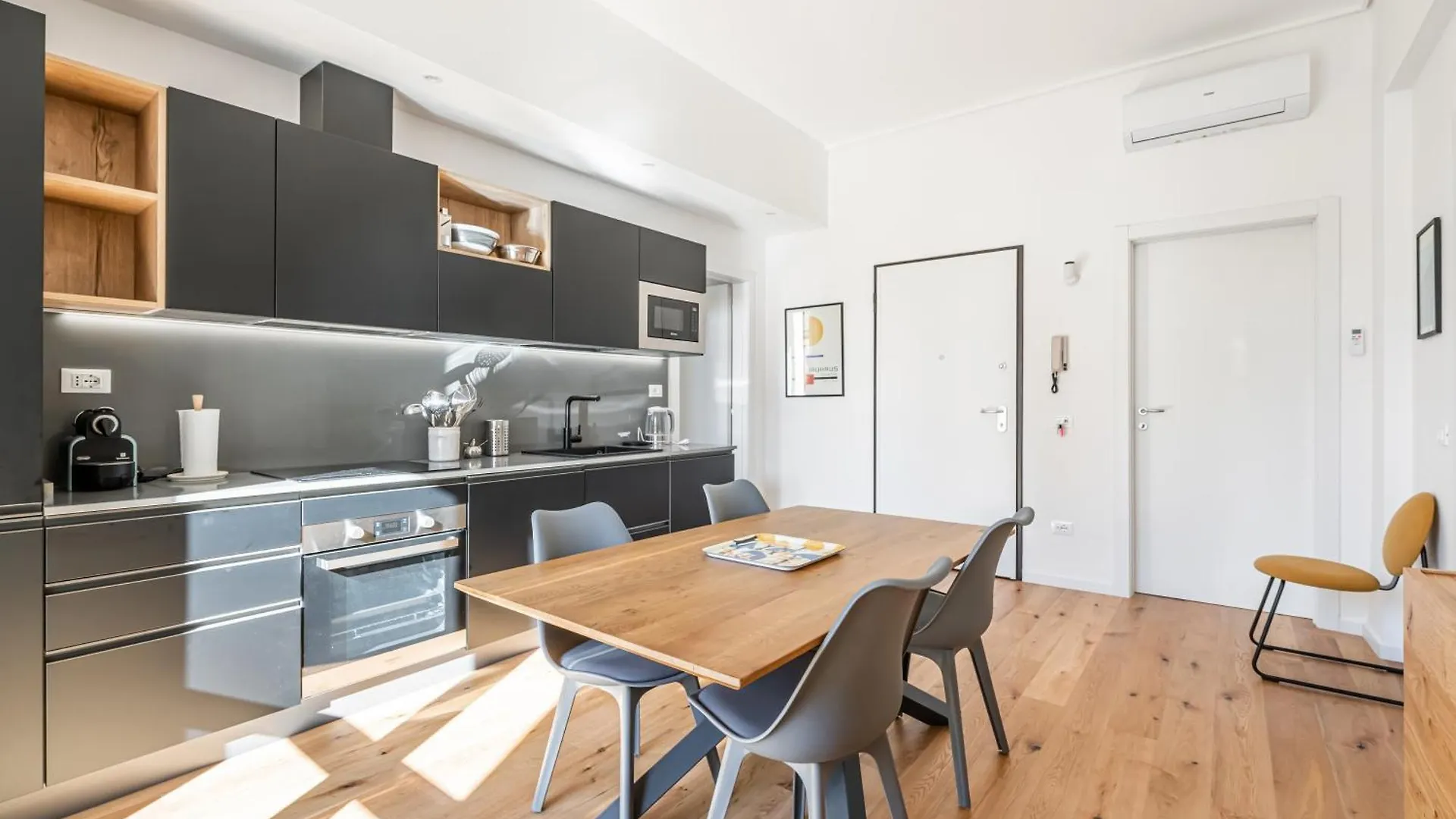 Florence Charme Superior Apartment With Balcony 0*,  Italia